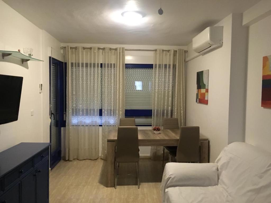 2-Bedroom And Living Room Apartment Near Campoamor Beach Exterior foto